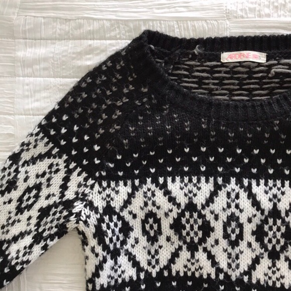 BLACK AND WHITE HOLIDAY THEMED SWEATER - Picture 6 of 7